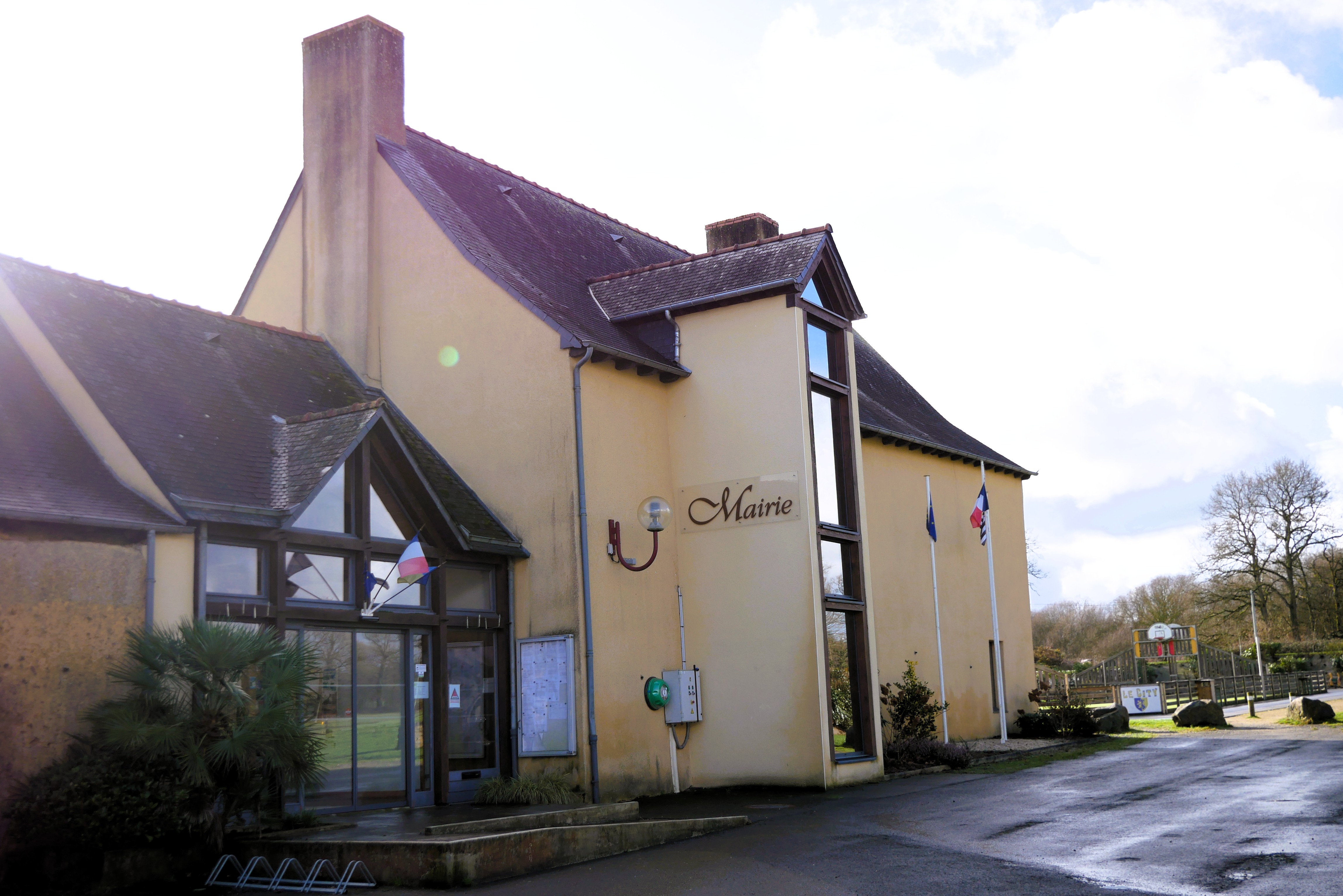 La mairie de Chasné-sur-Illet